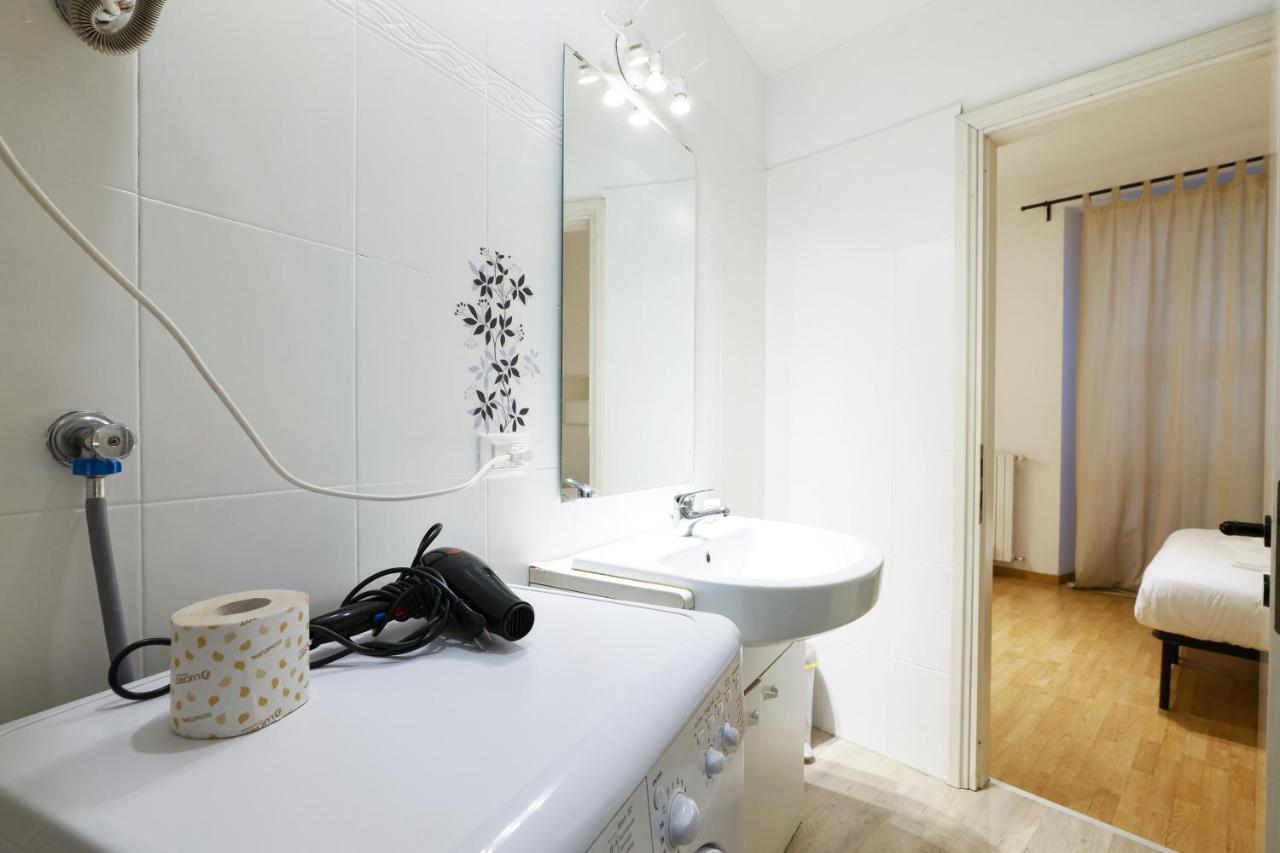 Luminoso Appartamento Con Balcone In Cadorna Milan Exterior photo