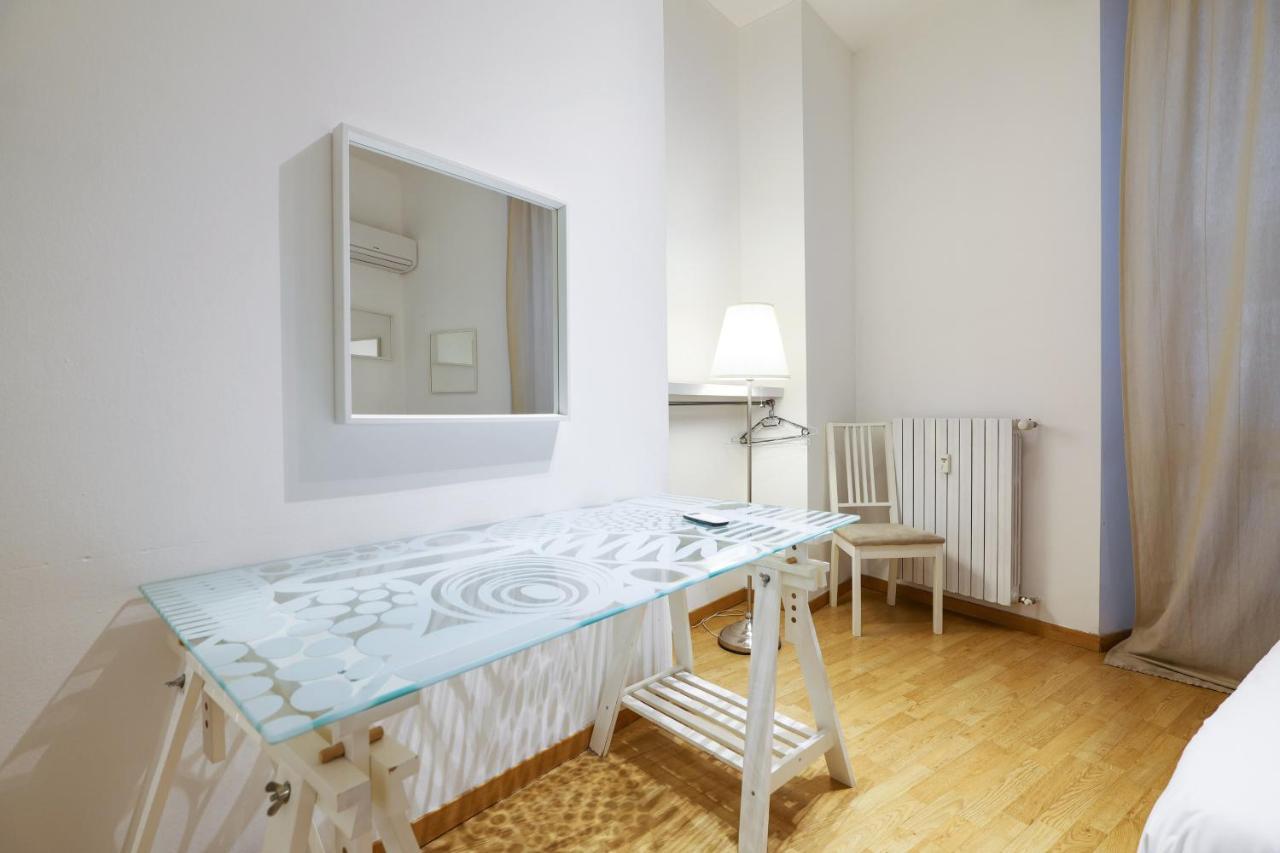 Luminoso Appartamento Con Balcone In Cadorna Milan Exterior photo